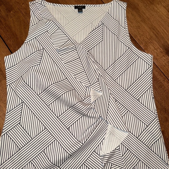 ann taylor sleeveless blouse with ruffle, worn once, size L - Picture 1 of 2